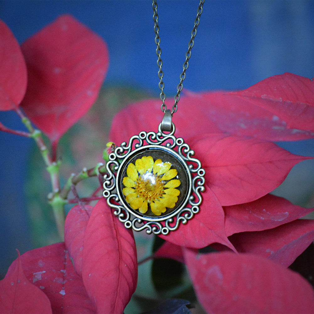 FLO's Runic Souvenir Real Dried Flower Necklace