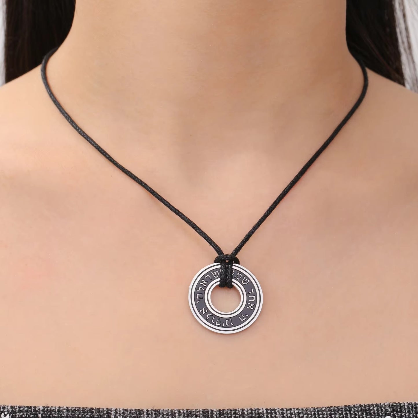 FLOs Shema Unity Circle Pendant