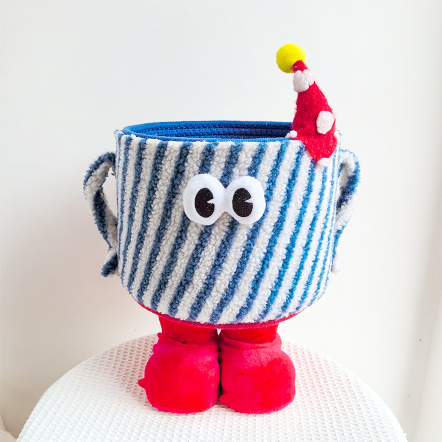 Peek-a-Boo Footed Crochet Basket