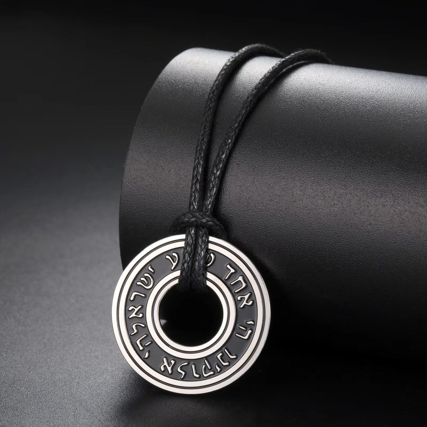 FLOs Shema Unity Circle Pendant