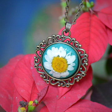 FLO's Frosted Daisy Real Dried Flower Necklace