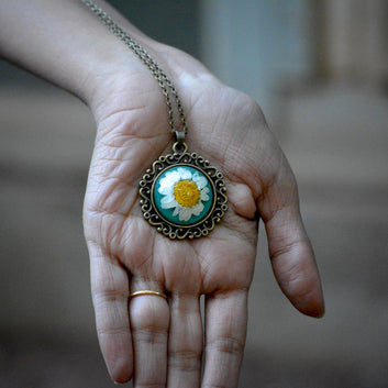 FLO's Frosted Daisy Real Dried Flower Necklace