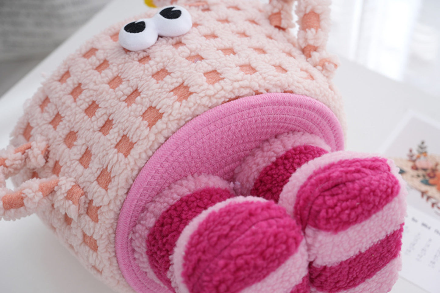 Peek-a-Boo Footed Crochet Basket
