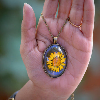 FLO's Radiant Diurnal Real Dried Flower Necklace