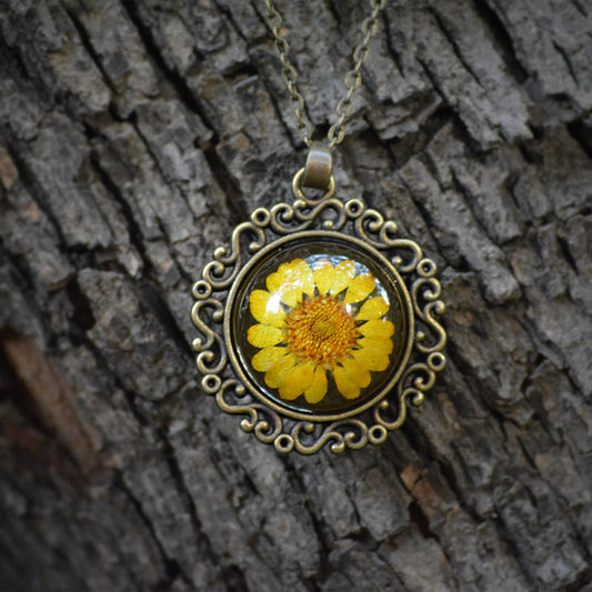 FLO's Runic Souvenir Real Dried Flower Necklace