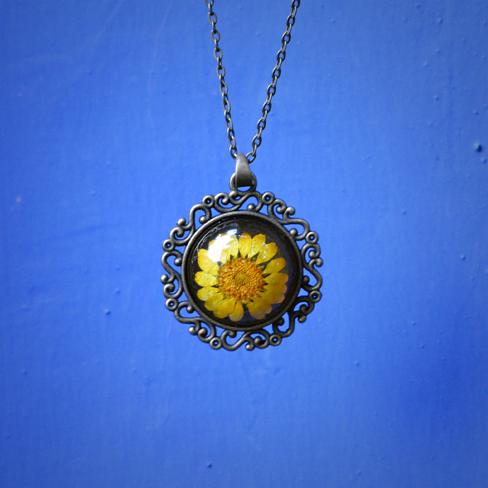 FLO's Runic Souvenir Real Dried Flower Necklace