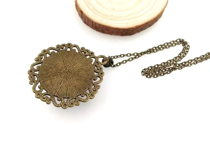 FLO's Vintage Women's Rounded Bronze Pendant Necklace with Natural Dried Flower